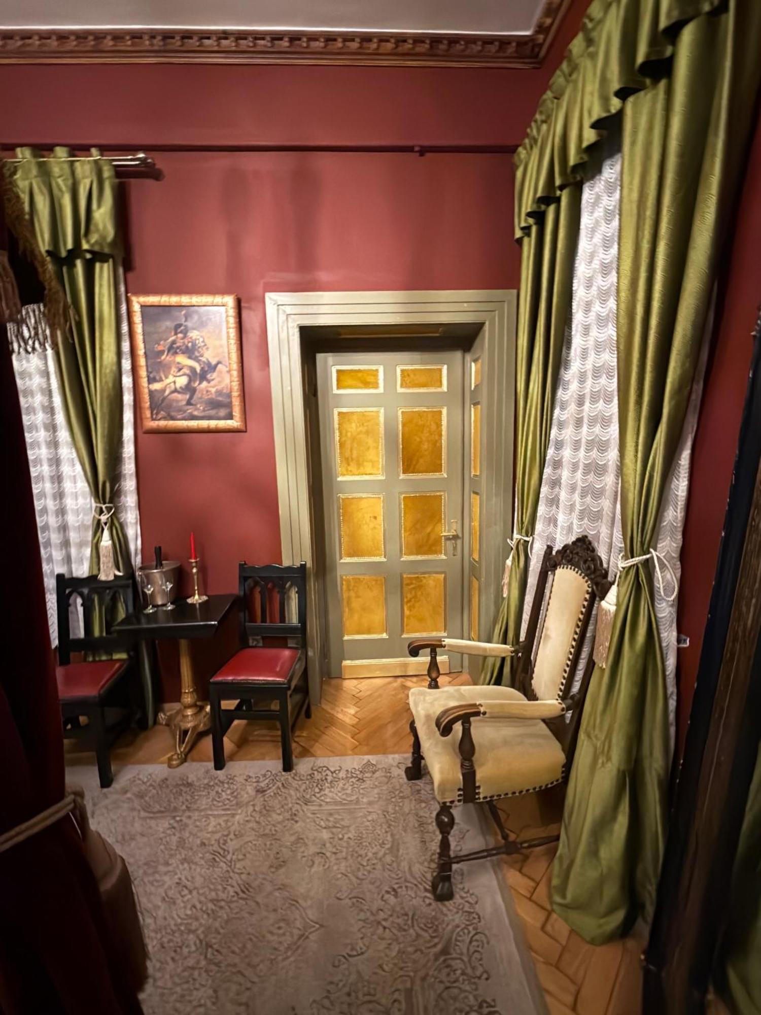 Classic Love Story In Old Cluj I المظهر الخارجي الصورة